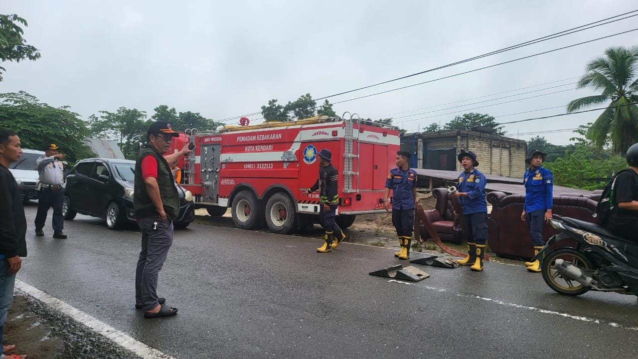 Tanggap Cepat Atasi Bencana, Pemkot Kendari Dirikan Dapur Umum dan Tenda Darurat di Lokasi Banjir 4