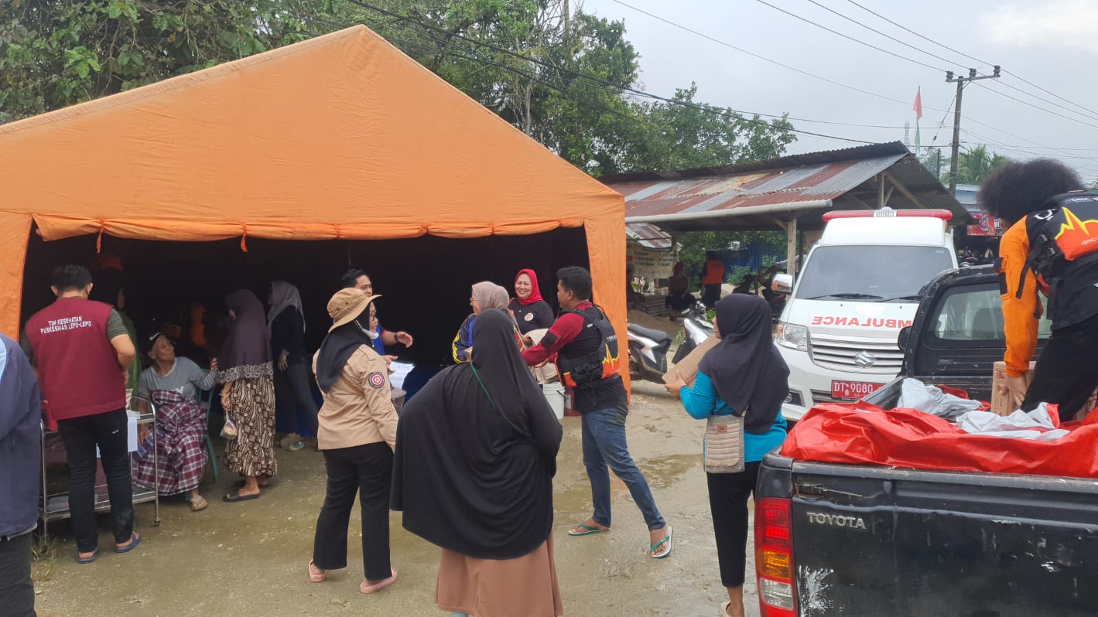 Hadir di Tengah Warga Terdampak Banjir, Wali Kota Kendari Instruksikan Seluruh OPD All Out Turun ke Lapangan 3