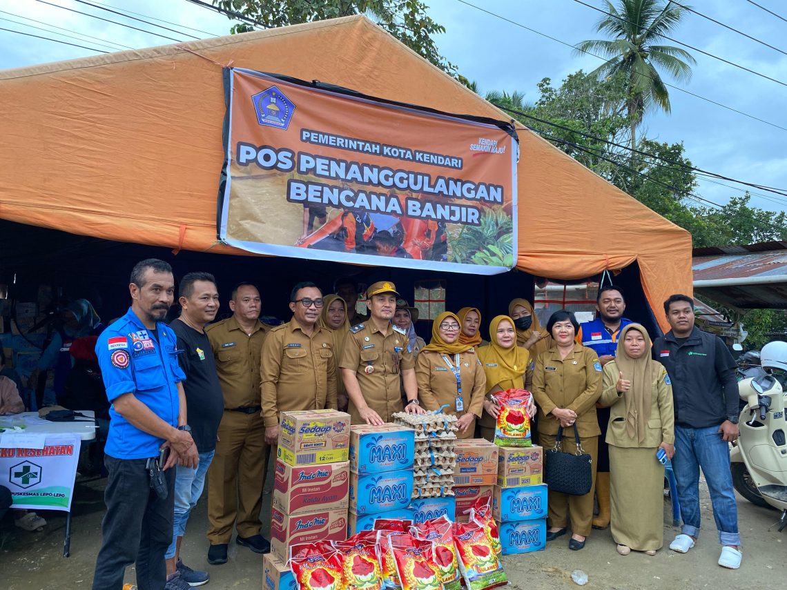 Kominfo Kendari Turun Salurkan Bantuan untuk Warga Terdampak Banjir Kali Wanggu 3