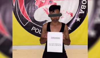 La Ode Hardian alias Dian, mahasiswa asal Muna, diamankan Tim Satresnarkoba Polres Muna atas dugaan kuat sebagai pengedar sabu. Ia ditangkap bersama barang bukti sabu seberat 19,55 gram yang ditemukan di rumahnya. (Foto: Humas Polres Muna)