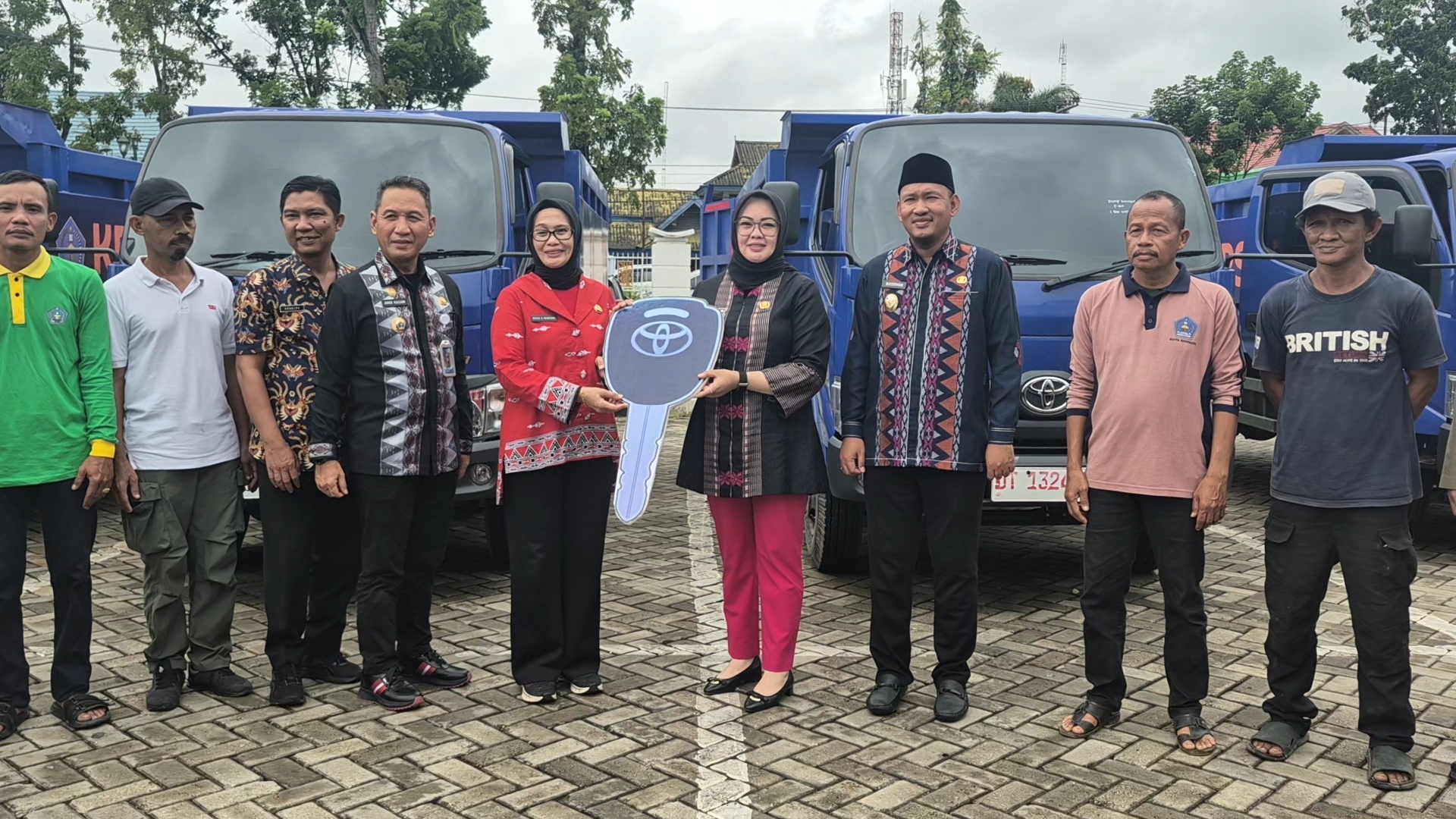 Wali Kota Kendari Serahkan 6 Armada Sampah ke DLHK, Mudahkan Kinerja Petugas Kebersihan 2