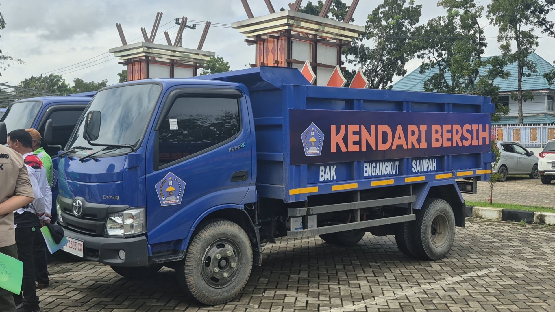 Wali Kota Kendari Serahkan 6 Armada Sampah ke DLHK, Mudahkan Kinerja Petugas Kebersihan 4