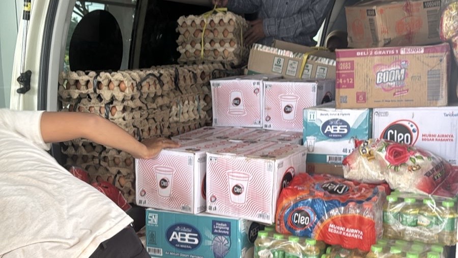 ASN Pemkot Kendari Kompak Bergerak, All Out Salurkan Bantuan untuk Korban Banjir Kali Wanggu 2