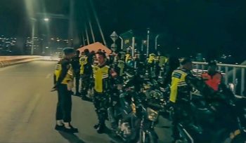 Personel gabungan saat melakukan patroli di sekitar kawasan Jembatan Teluk Kendari, Kota Kendari. Dok: Istimewa.