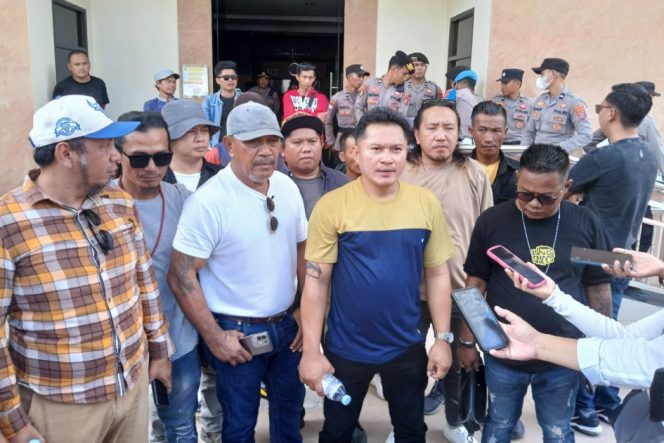 
					Tim Kuasa Hukum Kopperson saat mendatangi PN Kendari. Dok: Istimewa.