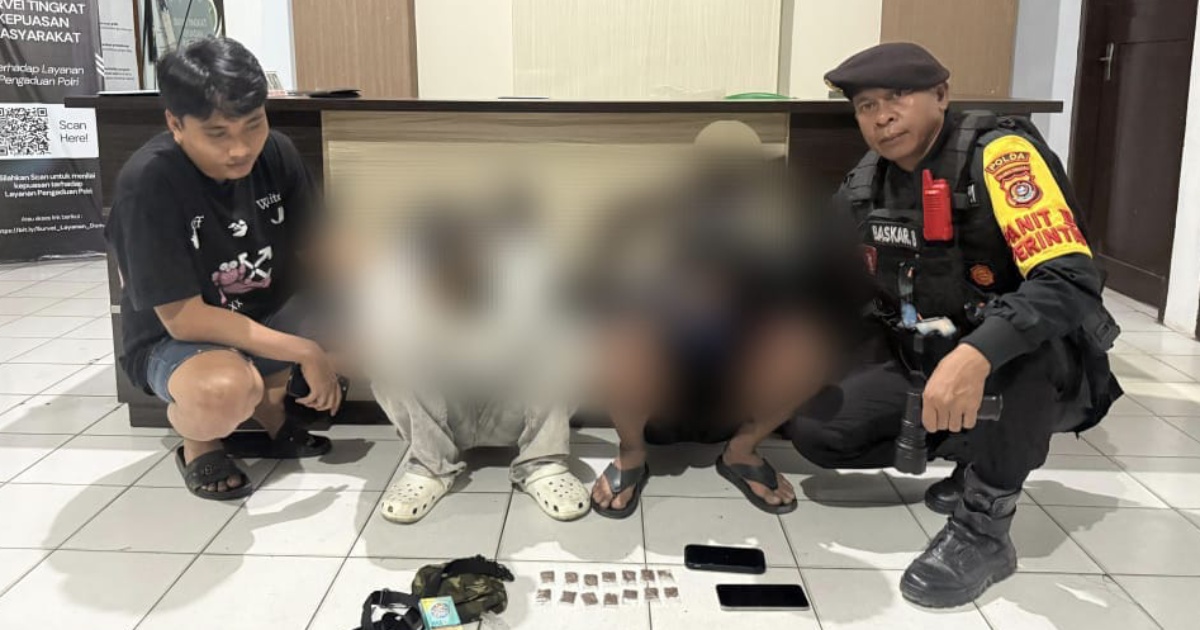 MF (15) dan MH (17) beserta barang bukti narkoba jenis sinte diamankan di Polresta Kendari. Dok: Istimewa.