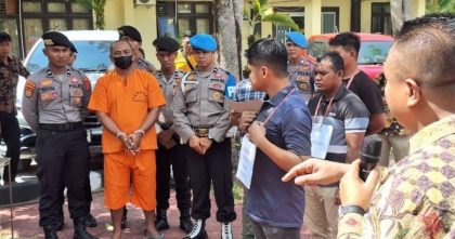 Rekonstruksi kasus pembunuhan anak yang terjadi di Kabupaten Wakatobi pada 2014, dengan Litao alias La Lita sebagai tersangka. Dok: Istimewa.