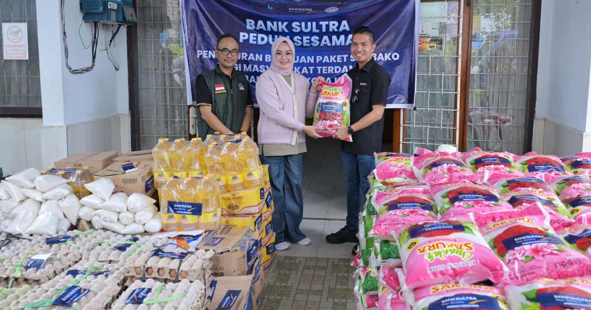 Bank Sultra bantu korban banjir Kendari dengan 300 paket sembako