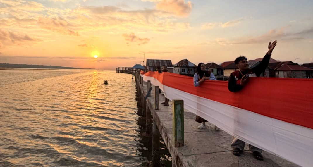 Pertama Dalam Sejarah Wakatobi, Merah Putih 108 Meter Berkibar di Langit Mola 4